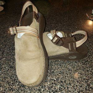 Chaco Toe Coop women's 8.5 Tan Suede
